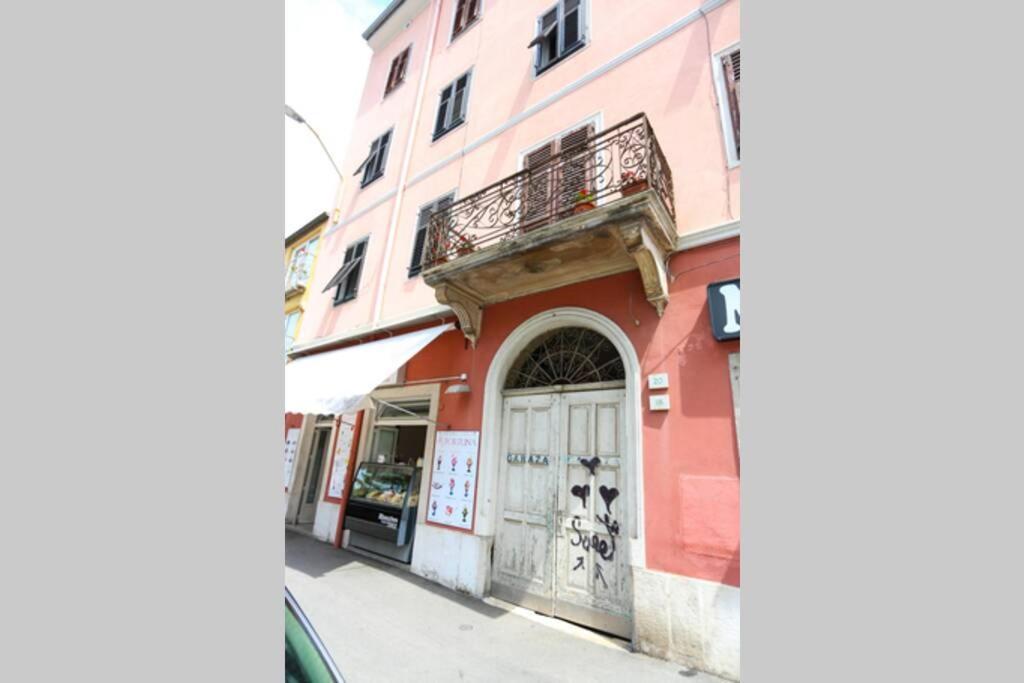 Charming Apartment In Town Center Pula Exteriér fotografie