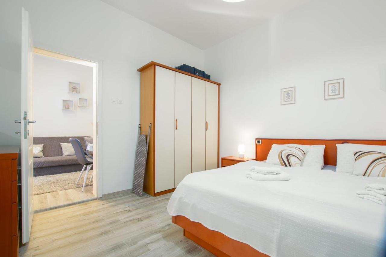 Charming Apartment In Town Center Pula Exteriér fotografie