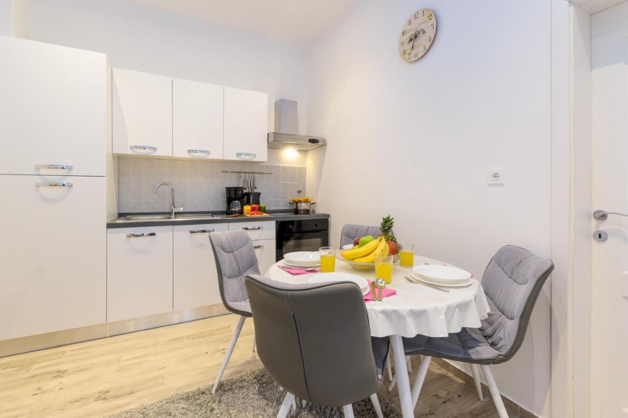 Charming Apartment In Town Center Pula Exteriér fotografie