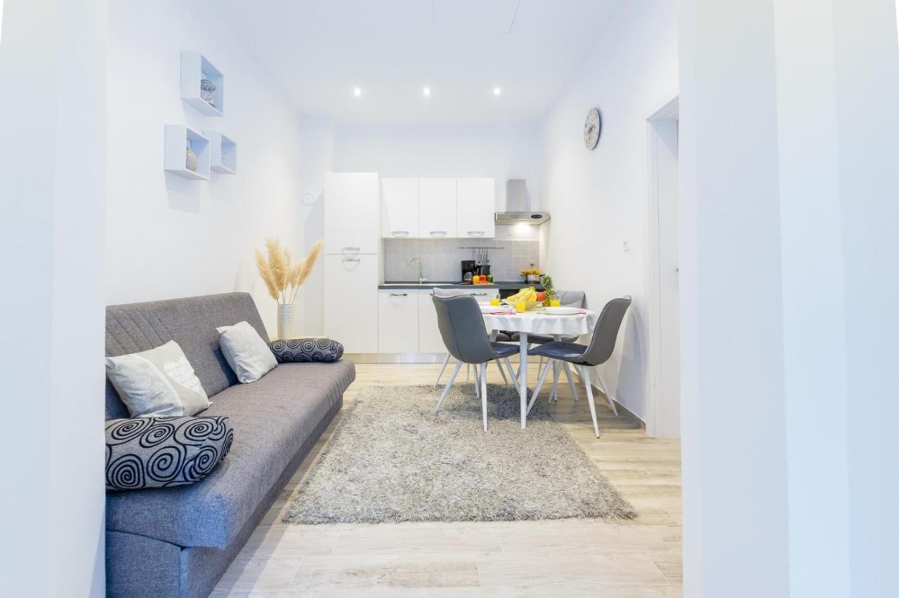 Charming Apartment In Town Center Pula Exteriér fotografie